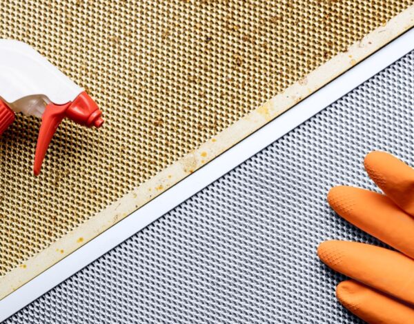 A step-by-step guide on cleaning your cooker hood-Merci-Cleaning-London