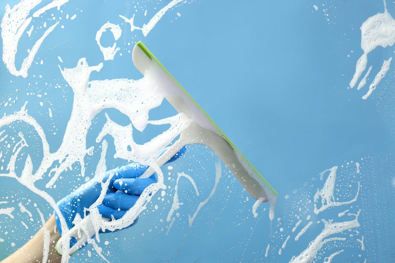 7 Must-Do Cleaning Tasks Before Winter-Merci-Cleaning-London-1